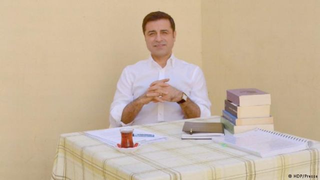 Demirtaş: Kardeşlik hukuku için adım atılmadı, CHP’ye operasyonlarla ayrışma derinleştirildi